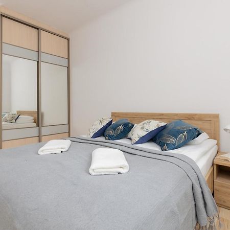 Bright Apartment Wola Near Metro Station By Noclegi Renters 바르샤바 외부 사진