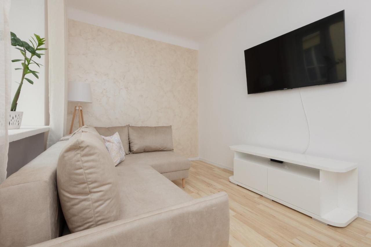 Bright Apartment Wola Near Metro Station By Noclegi Renters 바르샤바 외부 사진